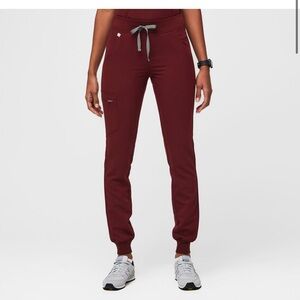 Figs brand Zamora burgundy Medium Petite yoga waist band scrub jogger pants